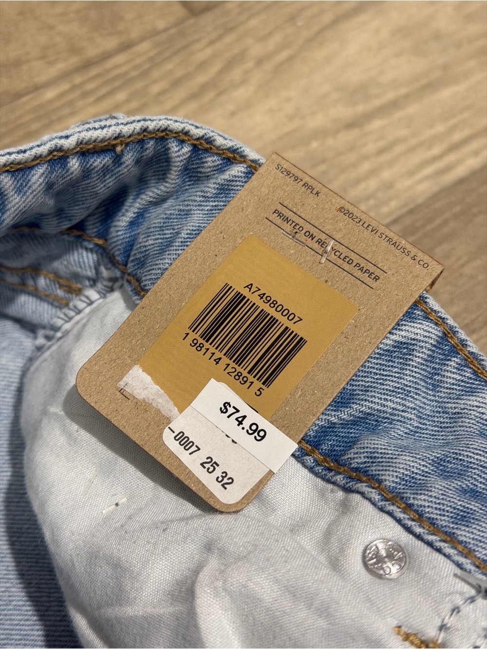 Levi's Women's Low-Rise Superlow Loose Jeans - Abraided Art 25x32 - Picture 11 of 16